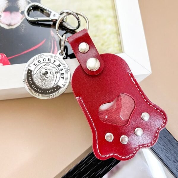 Claw print keychain - can store pet hair